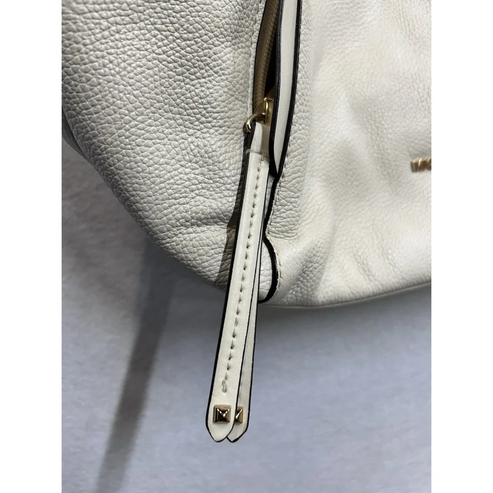 Michael Kors Leather Ivory Pebbled Shoulder Bag Gold Hardware Zip Inner Pockets